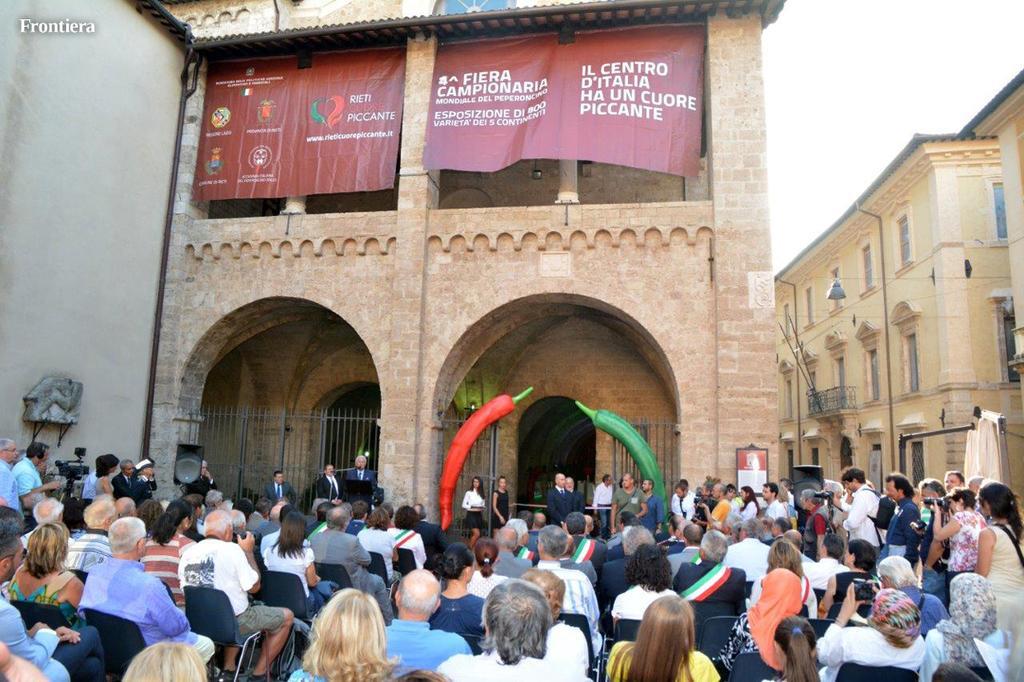 L'Angelo Pellegrino Miniappartamenti Rieti Exterior photo